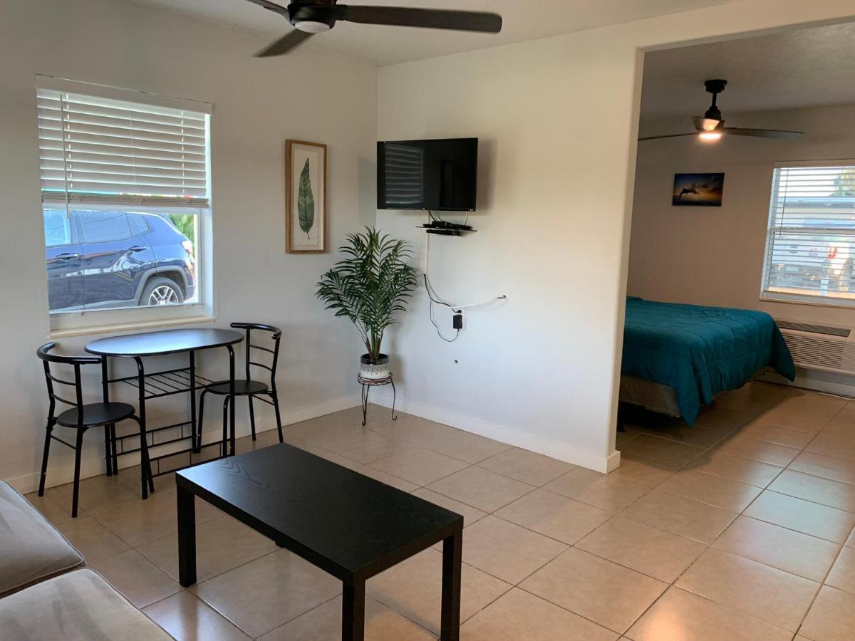 Poolside King Cottage With Kitchen - 10 Minutes To Beach! Fort Myers Esterno foto