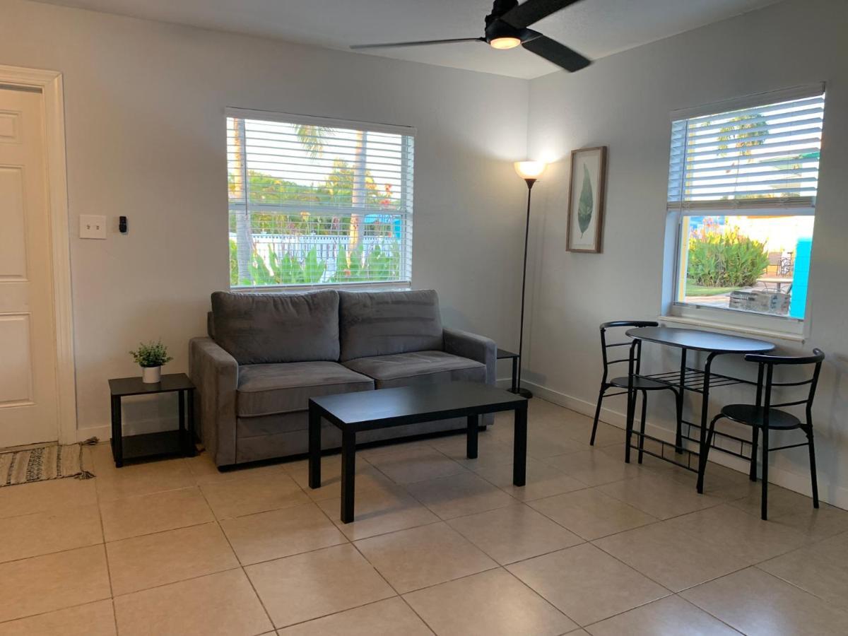 Poolside King Cottage With Kitchen - 10 Minutes To Beach! Fort Myers Esterno foto